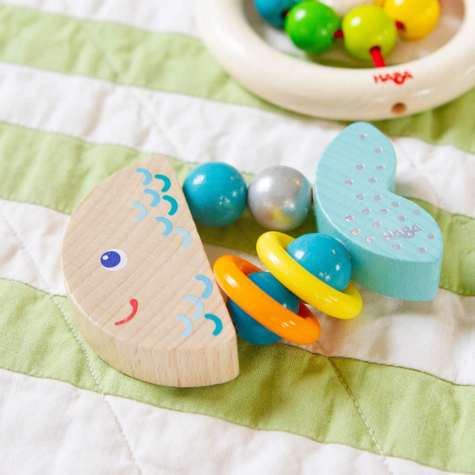 Juguete de embrague de madera HABA pez sonajero (hecho en Alemania) Foto 2 de 4