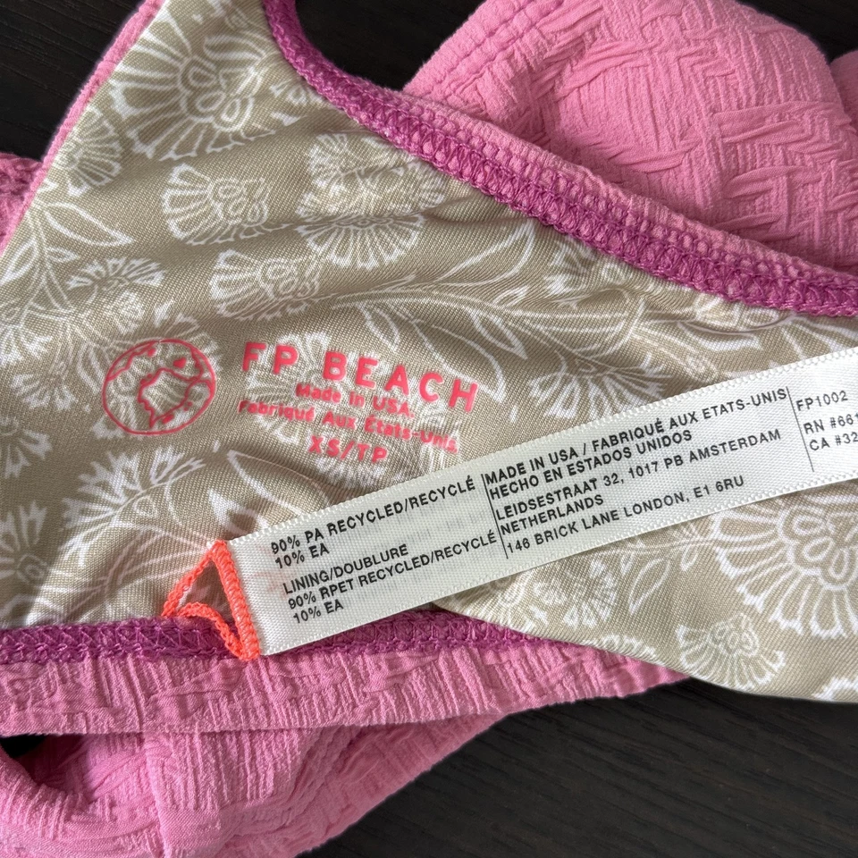 Top de bikini Free People Farrah para mujer XS FP playa traje de baño nadar rosa texturizado Foto 3 de 4