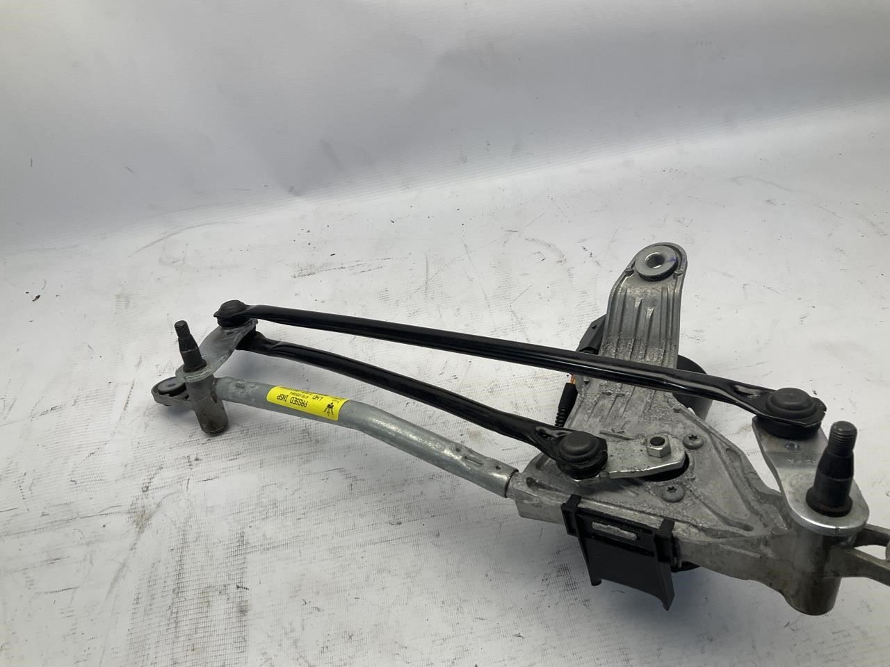 14-24 Maserati Ghibli Front Windshield Wiper Linkage w/ Motor Q