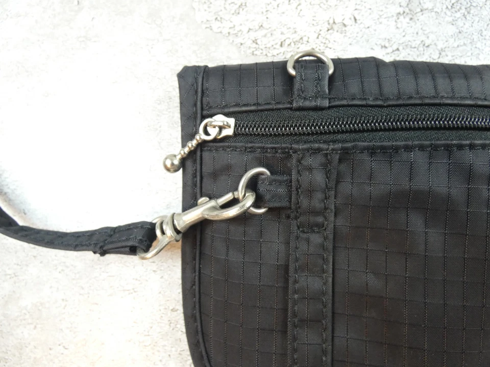 Bolso Baggallini Mini Cintura Negro Pequeño Bandolera Viaje Minimalista Cremallera Cartera Foto 4 de 4