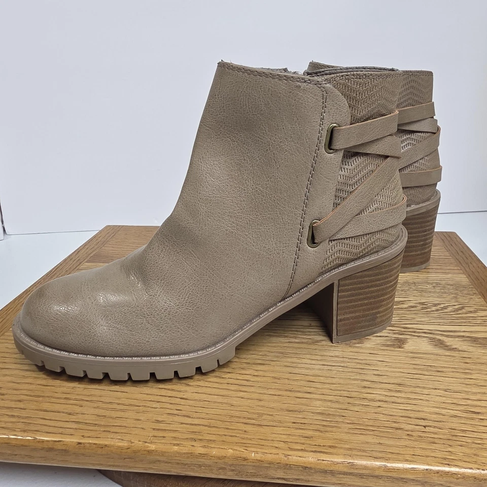 Baretraps Boots Womens Size 8.5 Taupe Hensley Ankle Booties Lug Sole Zip Strappy - Image 3 of 4