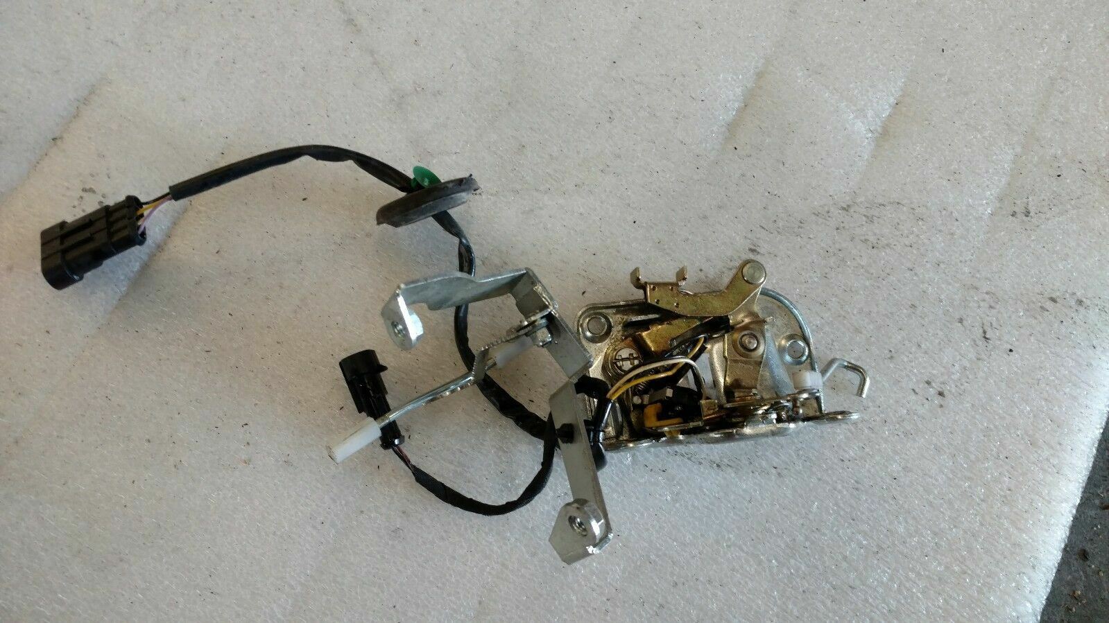 LAMBORGHINI MURCIELAGO ROADSTER RIGHT PASSENGER SIDE DOOR LOCK OEM 417837012