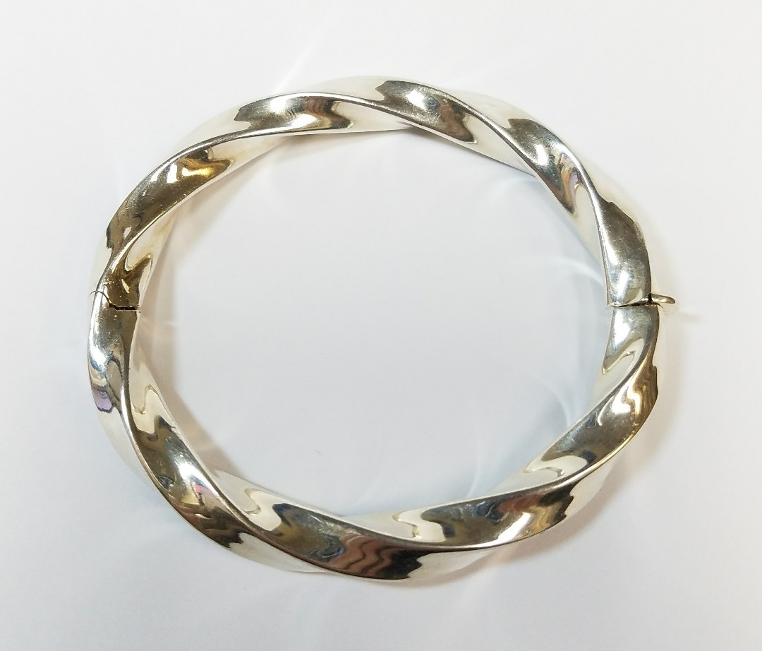 STERLING SILVER TWISTED STYLE BANGLE BRACELET WITH HINGED
