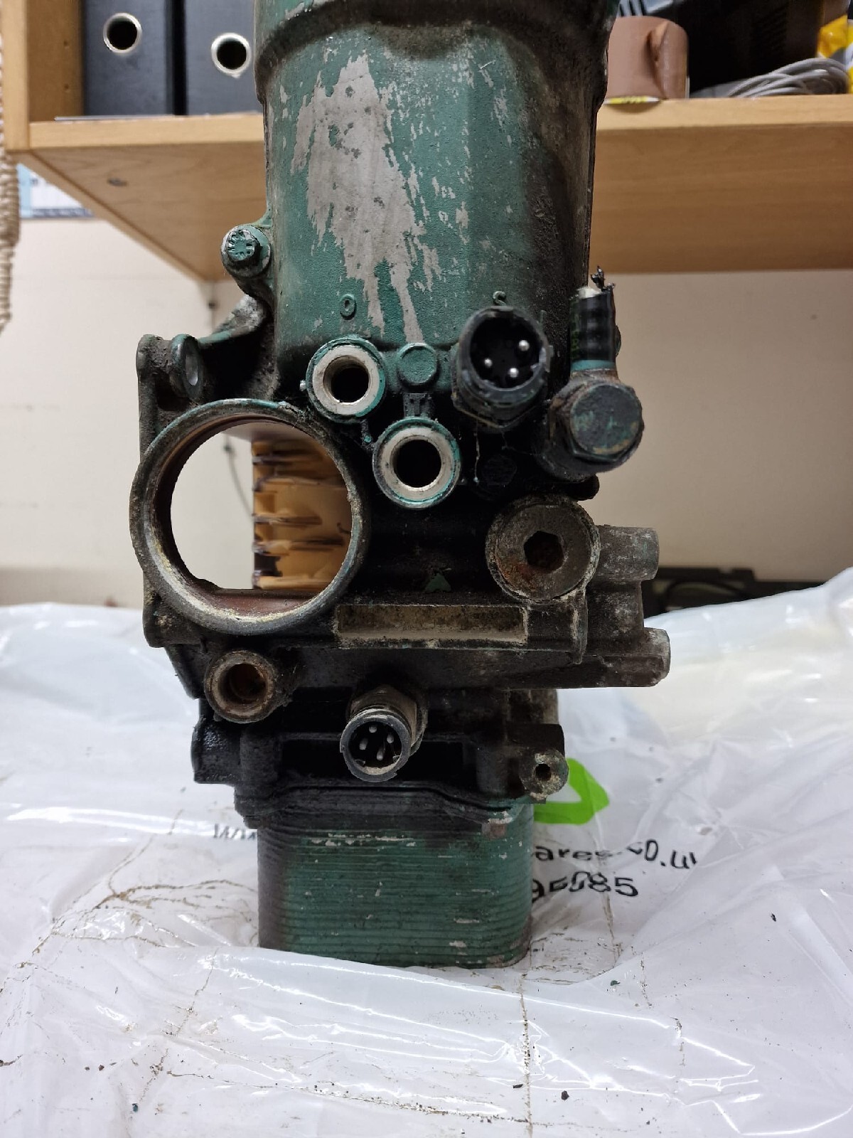 Volvo FE Oil Cooler & Fuel Filter Housing 21004224 + 20928161 