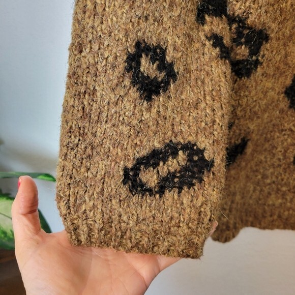 Universal Thread Small Brown Leopard Animal Print… - image 8