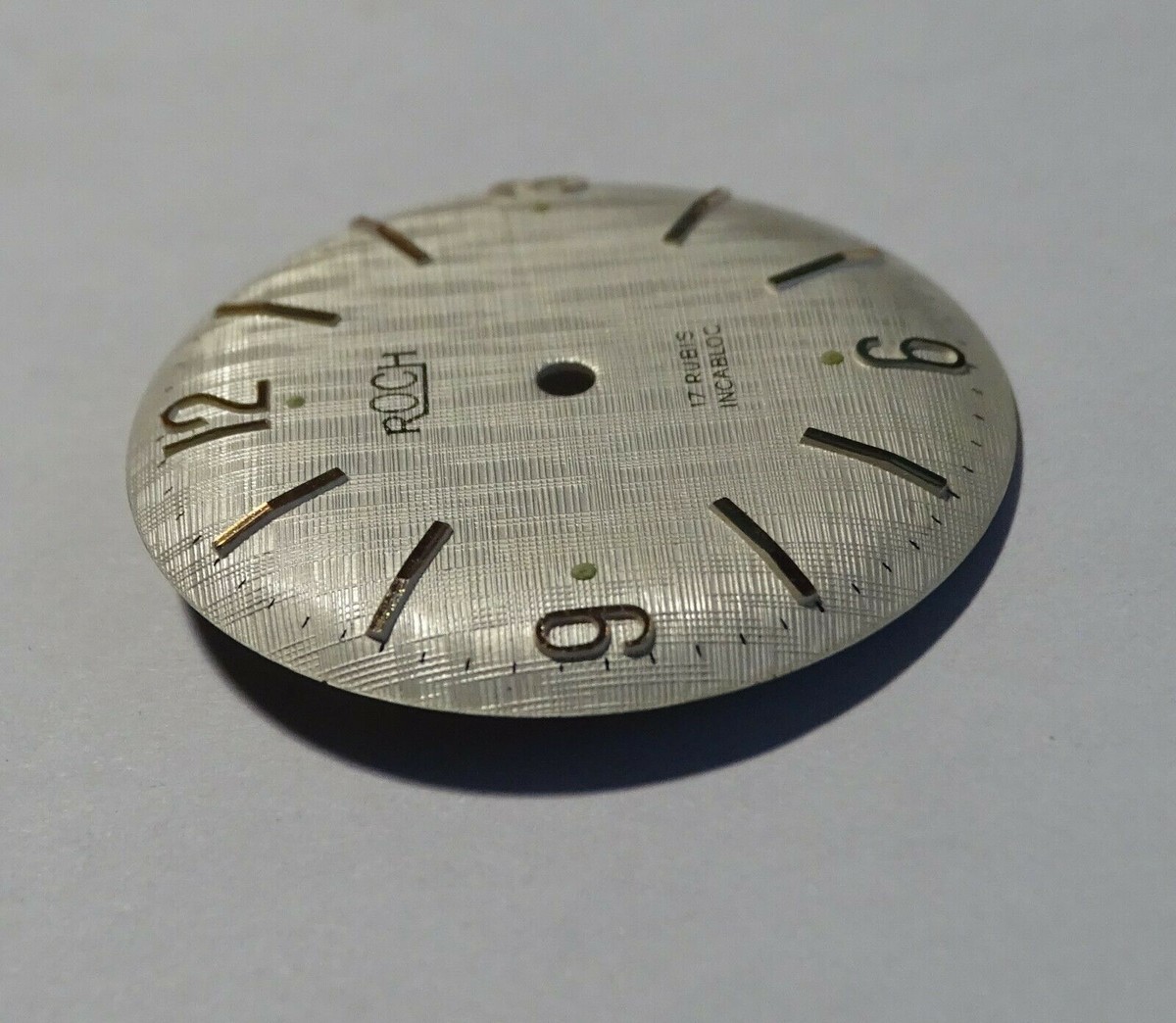 Cadran De Montre Galbé Rouge Brillant Avec Guichet - Diamètre 29.70 Mm - Neuf Sans étiquette - Pour Réparation Ou Customisation