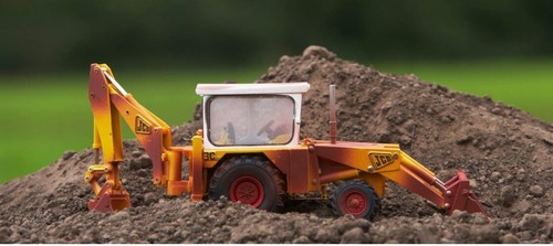 Britains Digger Backhoe 43280 JCB 3CX Mark 3 Weathered 1:32 Scale BNIB - Picture 6 of 7