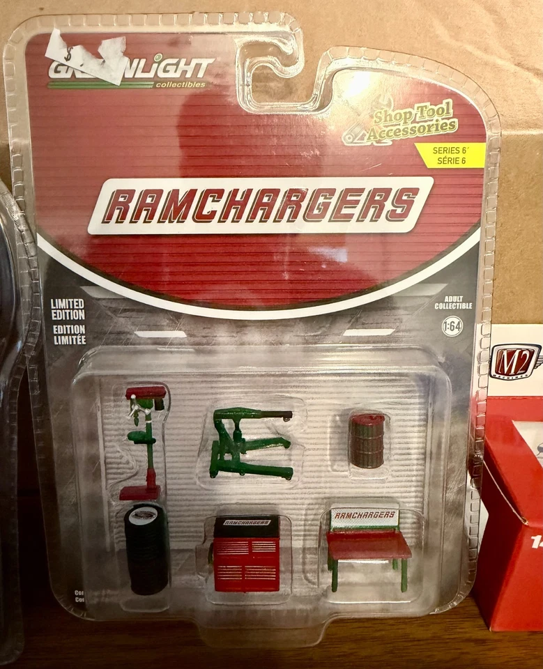 GreenLight V-Dub Series 18 1969 Volkswagen Type 2 Panel Van Green Machine Chase! - Image 4 of 4