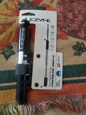 #ad Lezyne Pressure Drive Hand Pump Black Gloss Small With ABS Flex Hose $27.99