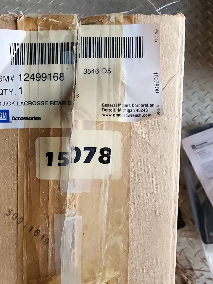 12499168 GM Protectores contra Salpicaduras, Juego Trasero Buick LaCrosse Moldeado 05-07 Nuevo Foto 2 de 4