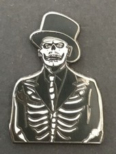 JAMES BOND 007 PIN BADGE DAY OF THE DEAD SKULL MASK SPECTRE FREE UK 48HR POST