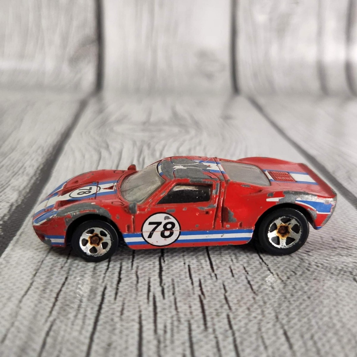 Hot Wheels FORD GT-40 Diecast Car 1:64 Mattel Red White Blue #78