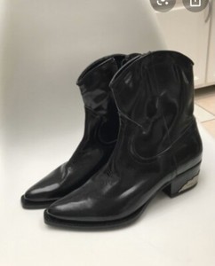 metal heeled cowboy boots