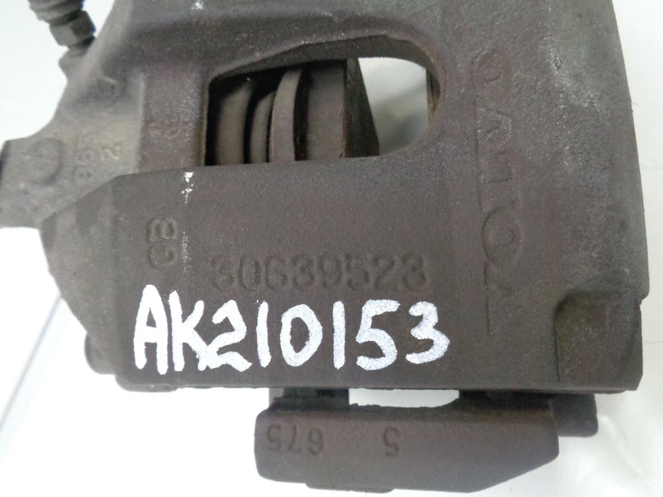 03-14 Volvo XC90 AWD Rear Left Driver Side Brake Caliper 30639523 OEM AK210153 - Image 2 of 4