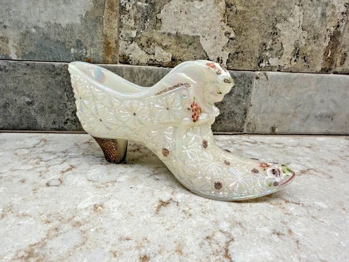 Fenton White Iridescent Cat Head Shoe Slipper Daisy and Button Pattern Signed