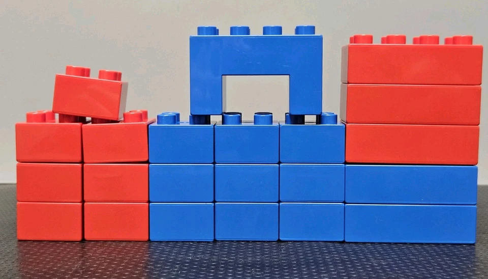 22 Vintage Lego Duplo Bricks Red And Blue (16) 2x2, (5) 2x4 And 1 Bridge - Image 3 of 4
