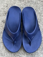 Men s Oofos Ooriginal OOfoam Recovery Navy Blue thong flip flops size 8 / 41