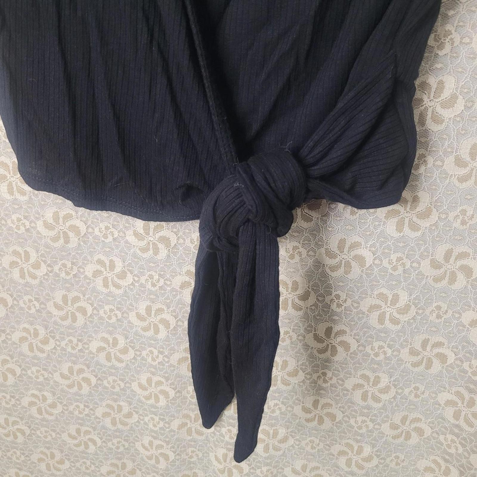 Lulus wrap cropped basic tie-up shirt - image 3