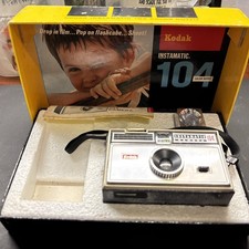 VTG Kodak Instamatic 104 Color Outfit Camera with Strap w/ Original Box Untested