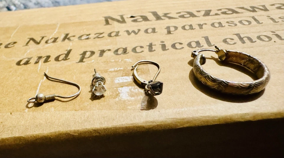 4 pares de pendientes, 13 ganancias diversas Foto 2 de 4