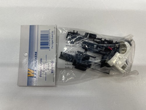 Tractor Walthers 933-1290 moderno de 3 ejes blanco | Condition: New