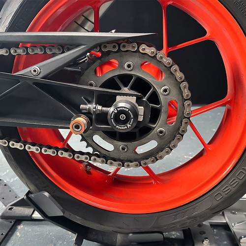 For 690 Enduro R SMC R Supermoto Rear Wheel Axle Spindle Swingarm Slider Guard - 第 9/17 張圖片