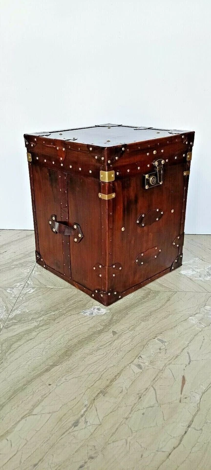 Beautiful Finest English Leather Antique Inspired Side Occasional Table Trunks - Image 3 of 4