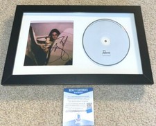 SELENA GOMEZ SIGNED RARE CD COVER FRAMED ONLY MURDERERS IN THE BUILDING BAS