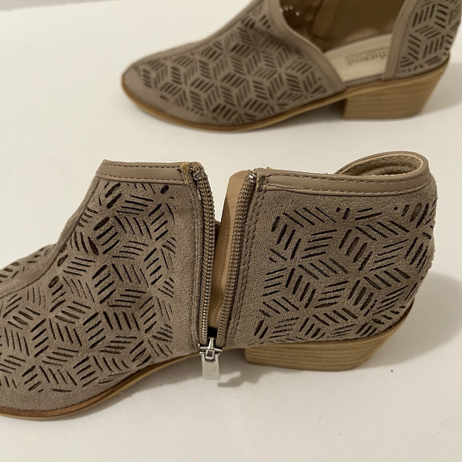 APL Stivaletti Catherine Malandrino taglio fiocco zip laterale marrone tacco donna taglia 7