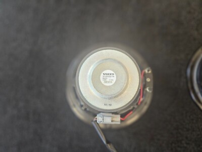 06-13 Volvo C70 High Performance Premium Sub Woofer Set 31252276  