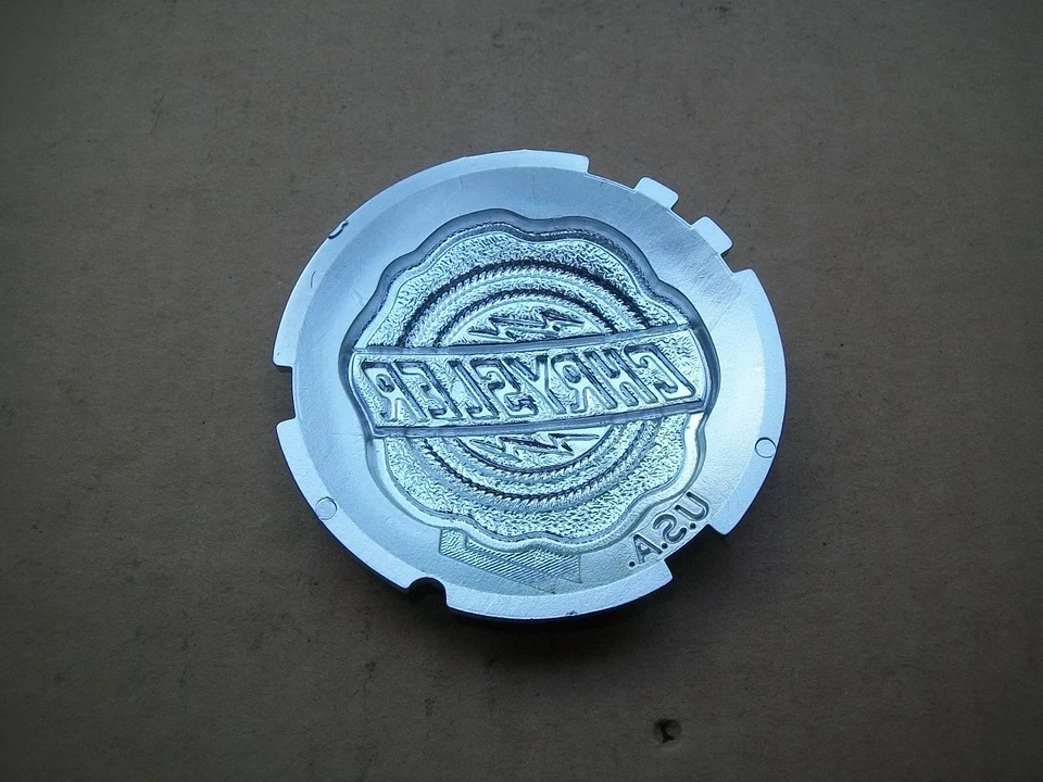 NUEVO 1951-1954 Chrysler Saratoga New Yorker Windsor parrilla y medallón de maletero Foto 2 de 2