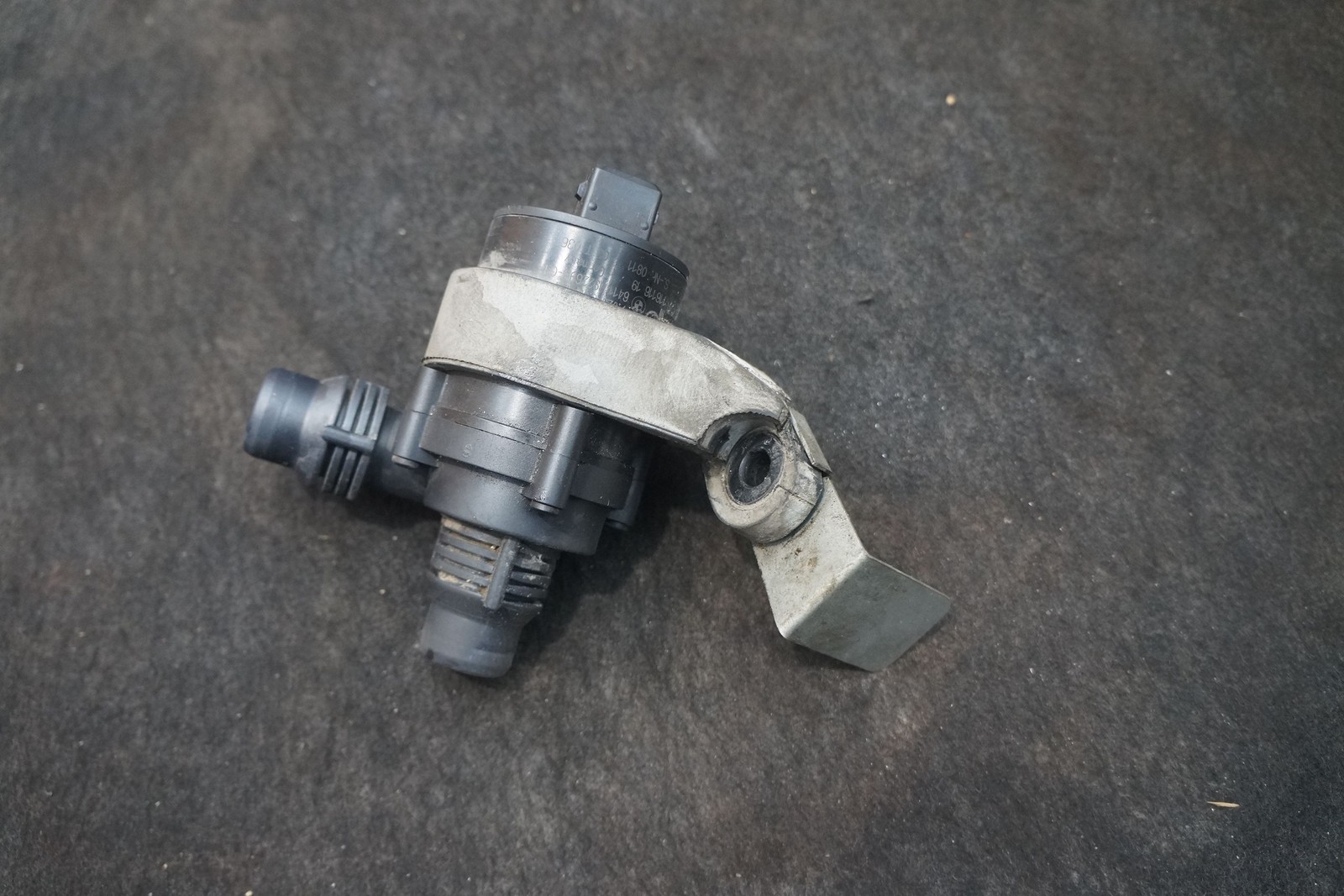 Auxiliary Additional Water Pump 64116922699 OEM Rolls Royce Phantom 2004