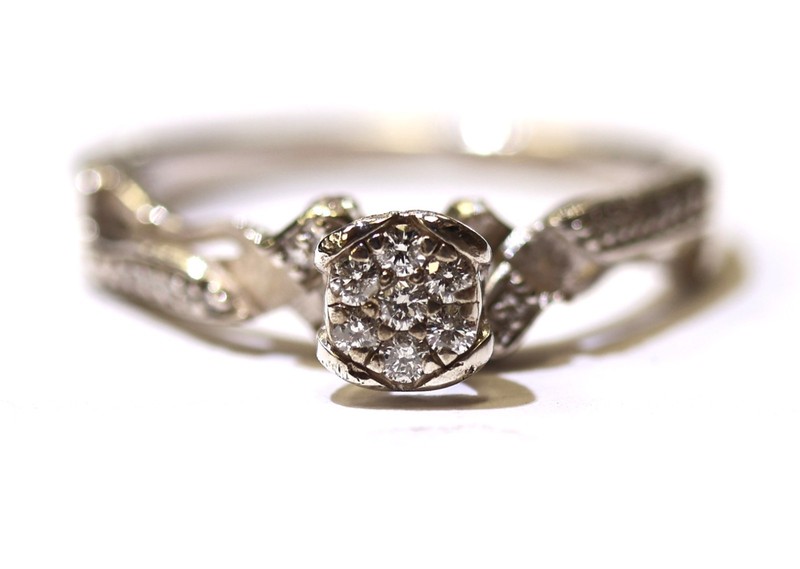 925 10K White gold .14ct natural diamond cluster PROMISE ring 2.7g estate
