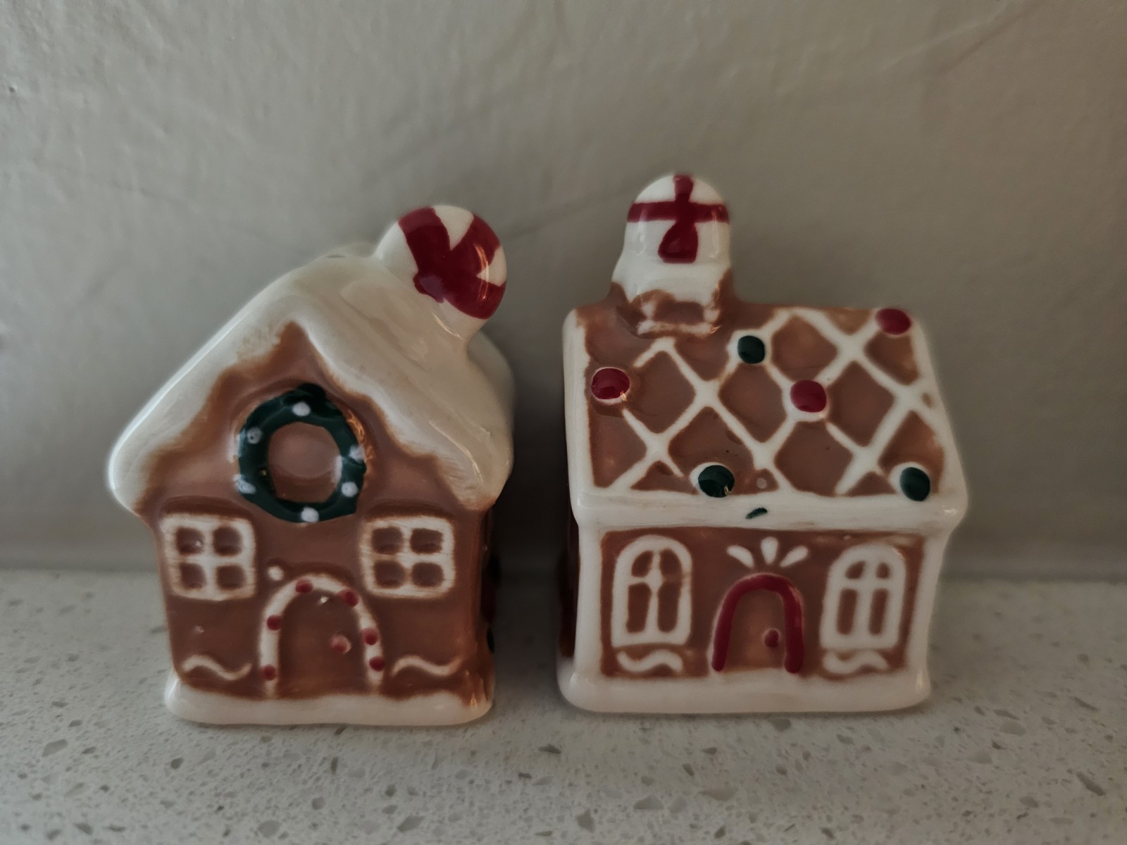 Cracker Barrel Mini Gingerbread House Christmas Salt & Pepper Shakers