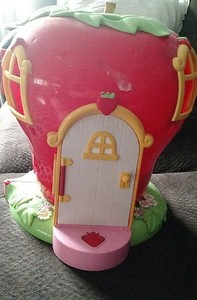 strawberry shortcake strawberry house
