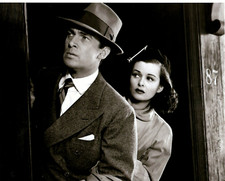 8x10 BLACK & WHITE PHOTO of WALTER PIDGEON & JOAN BENNETT in MANHUNT (1941)