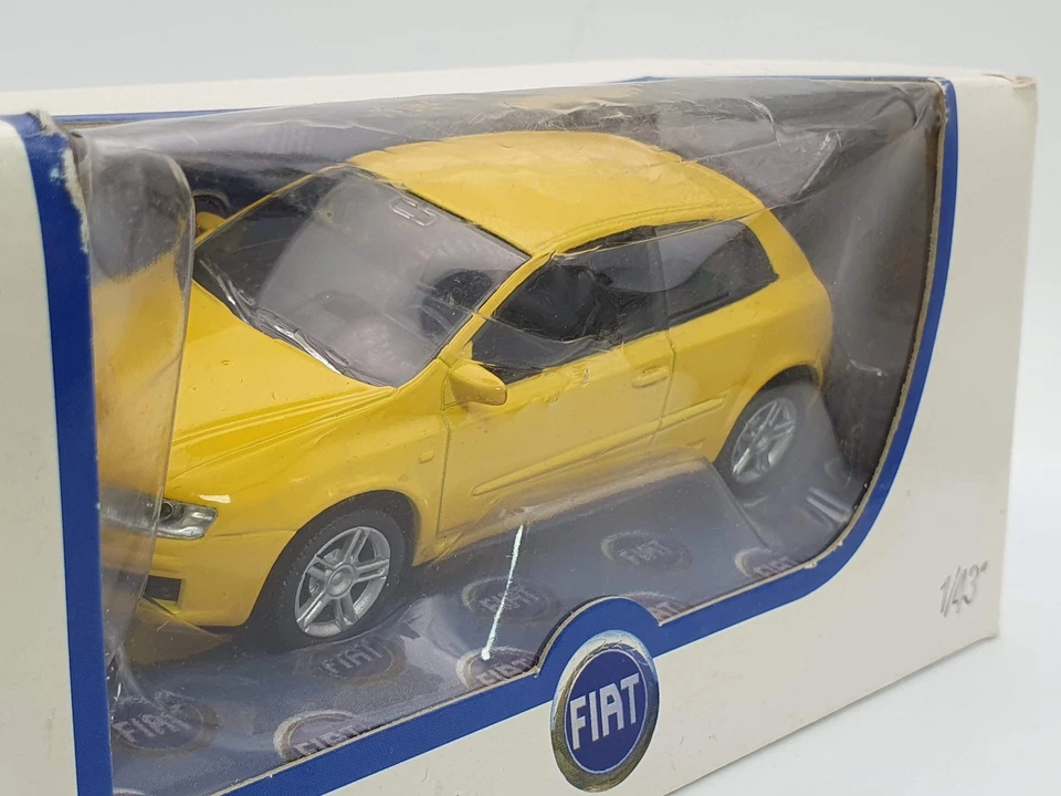 FIat Stilo Norev 1/43 Giallo - Immagine 2 di 3