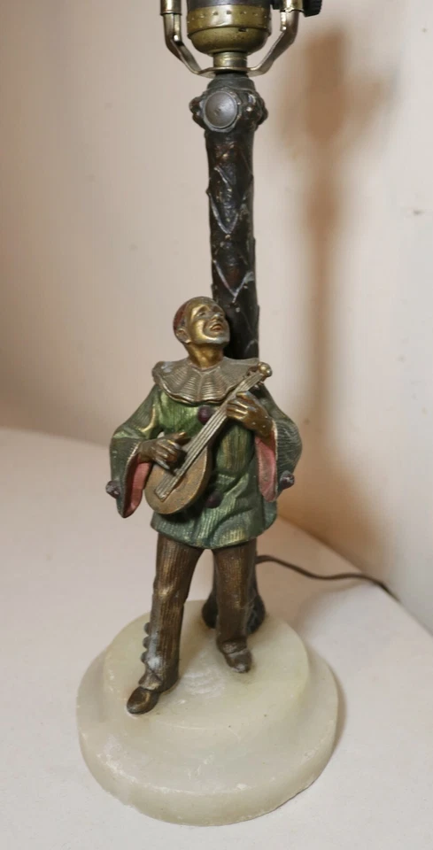 antique Austrian figural bronze patinated electric clown candelabra lamp light  - Imagem 4 de 4