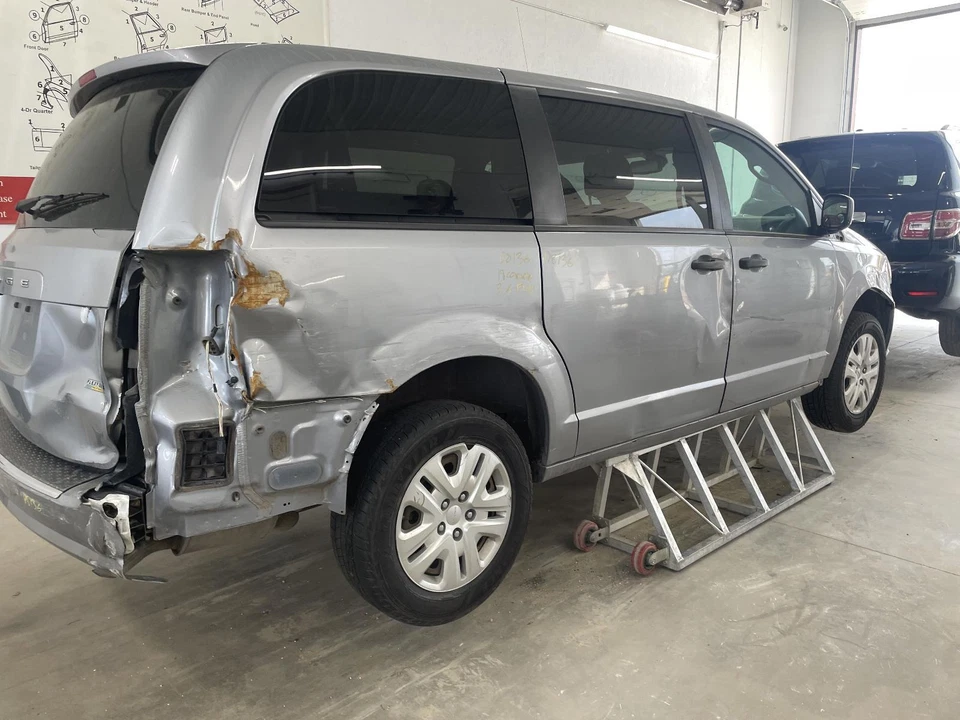 Used Front Right Seat Belt Front fits: 2019 Dodge Caravan bucket seat passenger Foto 3 de 4