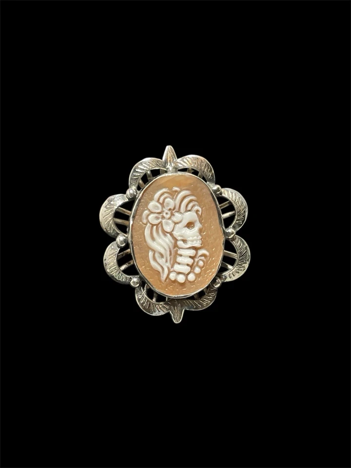 Anello Con Cameo Raffigurante Donna Teschio - Immagine 2 di 4