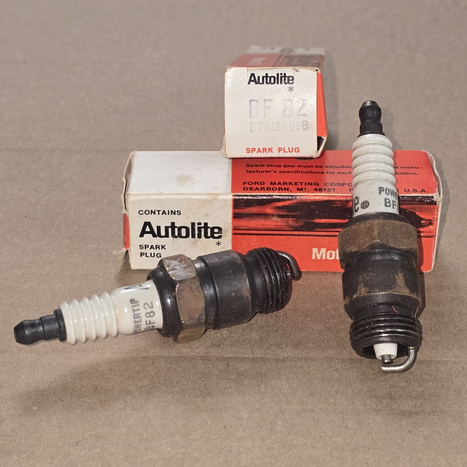 Lot of 2 - NOS Spark Plugs Autolite BF 82 Ford Powertip BF82  Vintage Classic