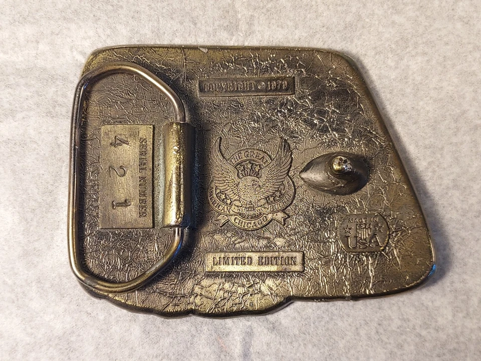 Hebilla de cinturón de latón Redneck vintage The Great American Buckle Co. 1979 cuello rojo Foto 3 de 4