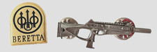 Pinbacks con logotipo Beretta Cx4 rifle de tormenta mini arco de tridente promoción armas de fuego solapa pin