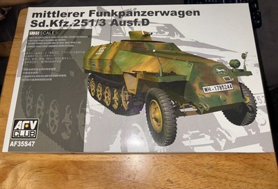AFV Club AF35S47 1:35 Mittlere Funkpanzerwagen Sd.Kfz 251/3 Ausf D Halftrack