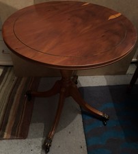Coffee table: Small round dark wood pedestal table in mint condition