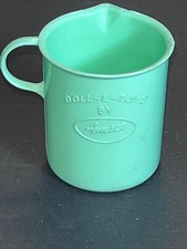 Vintage Amsco Doll-E-Toys Green Plastic Measuring Cup 1 7/8" tall