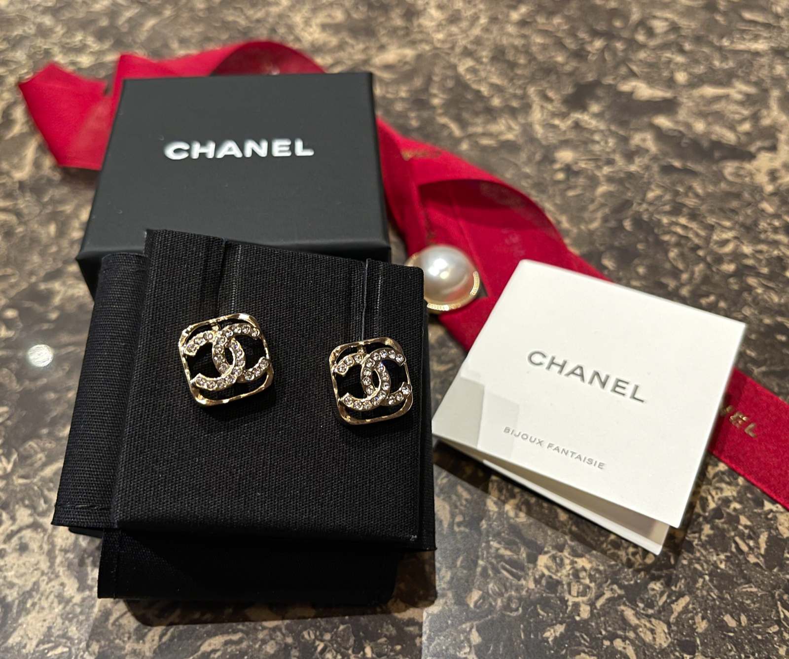 NEW CHANEL 23P Gold & Crystal CC Square Logo Classic