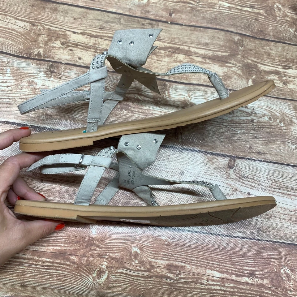 Torrid 凉鞋女式 12 W 宽裸银色水钻镶嵌丁字裤蝴蝶结楔形 — 第 2/4 张图片