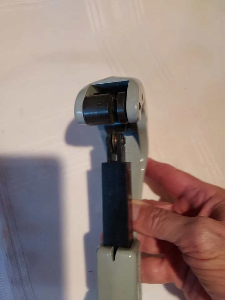 Pipe Cutter By Ridgid, New, #205, 1/4" -2.3/8" O.D. - Image 4 of 4