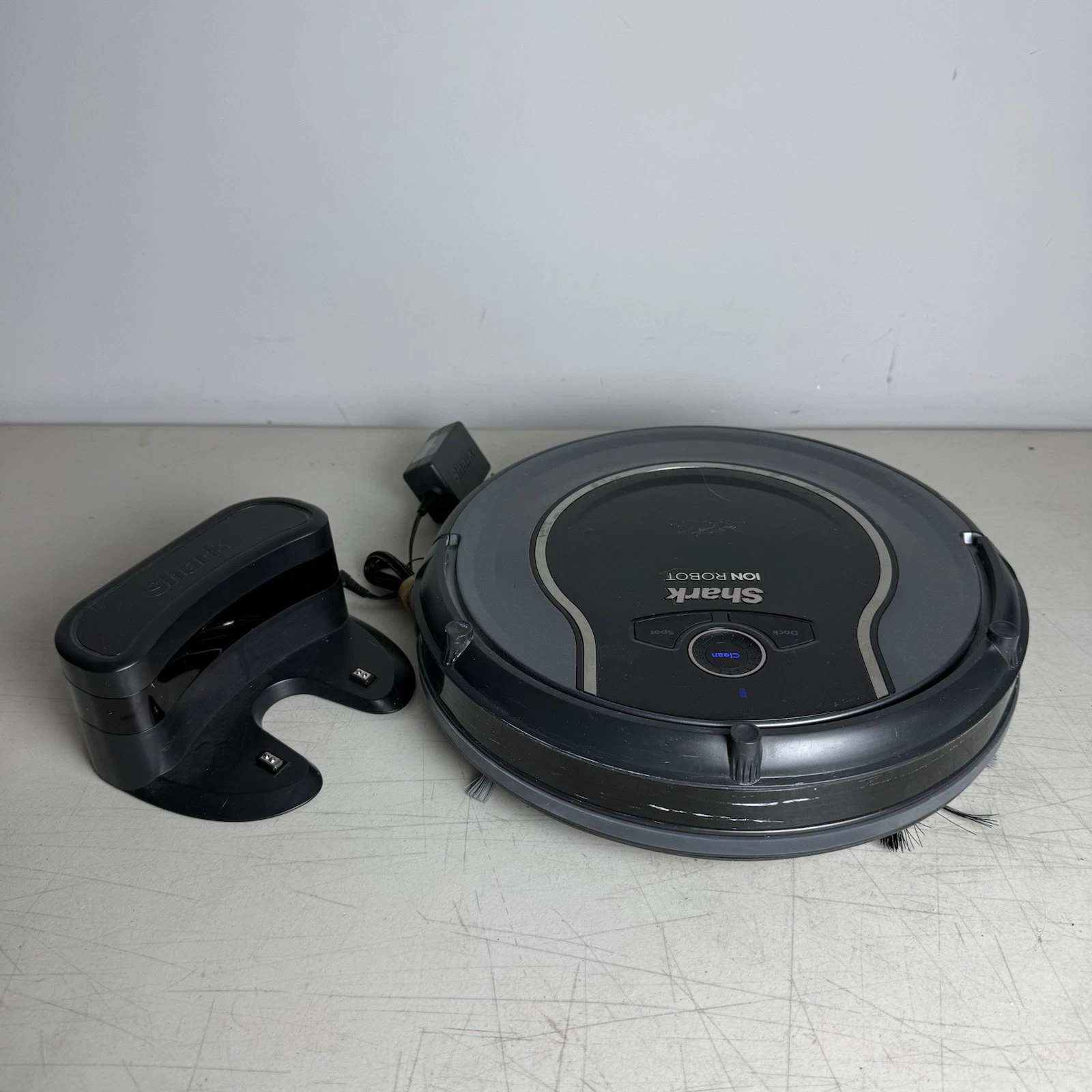 Shark Ion Robot Vacuum RV750 Wireless EUC w/ Charger Dock COMPLETE TESTED